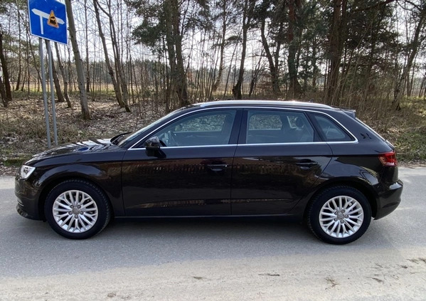 Audi A3 cena 48900 przebieg: 211000, rok produkcji 2013 z Poręba małe 254
